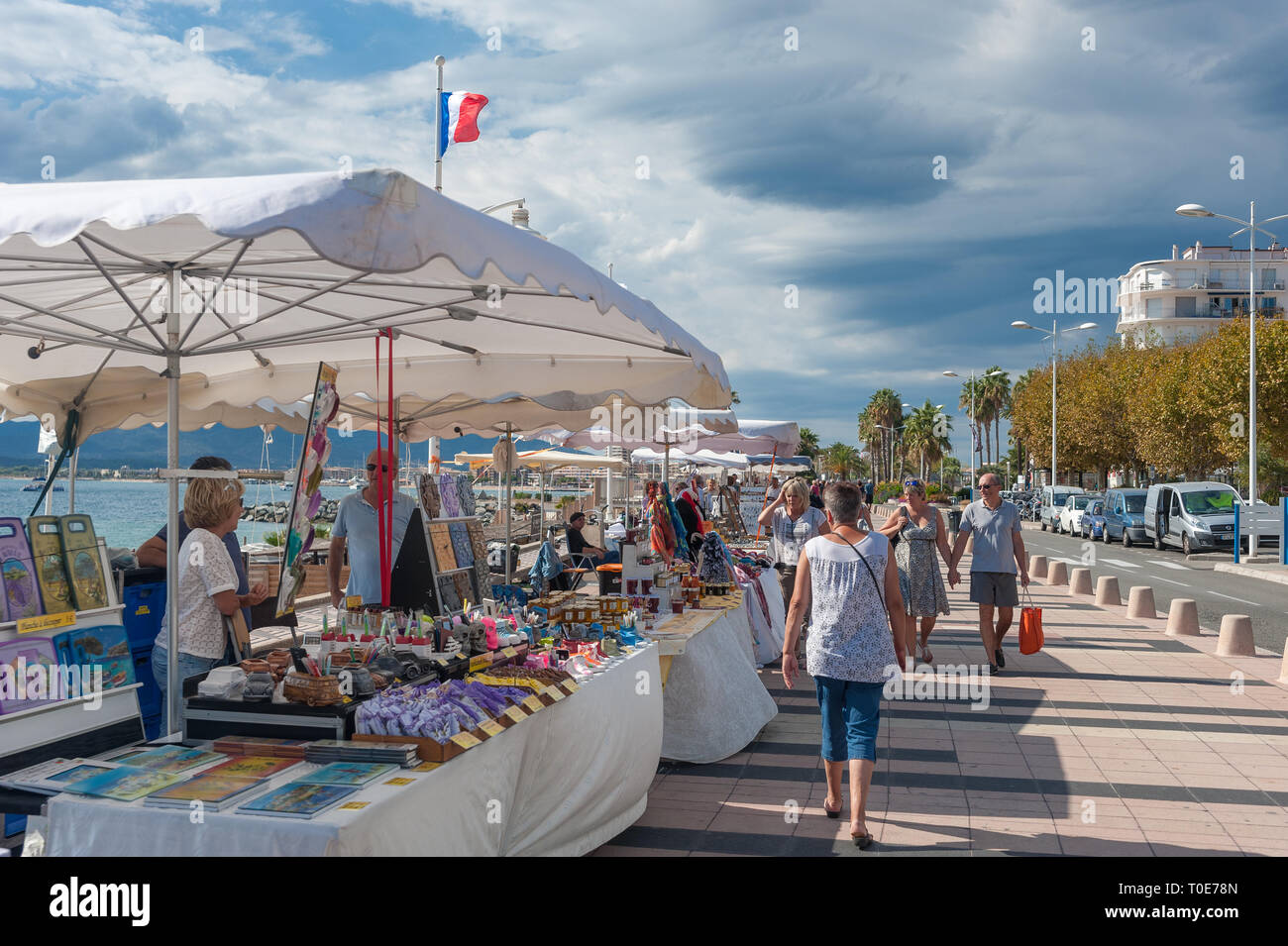 Beach promenade with art market, Saint-Raphael, Var, Provence-Alpes-Cote d`Azur, France, Europe Stock Photo